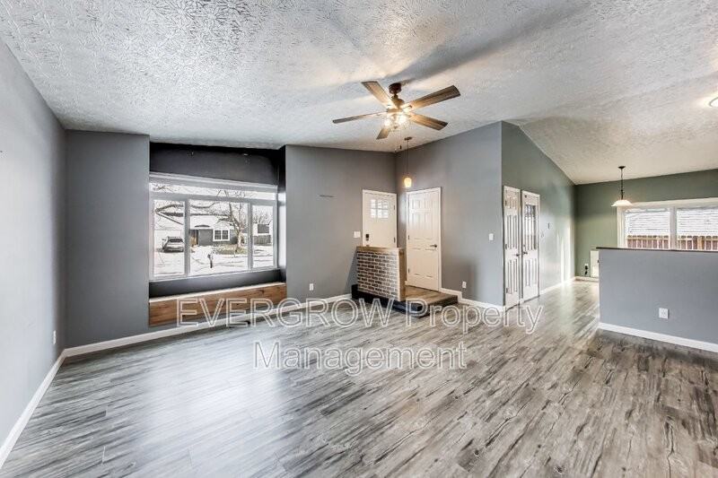 226 Creekway Ct - Photo 6 of 35