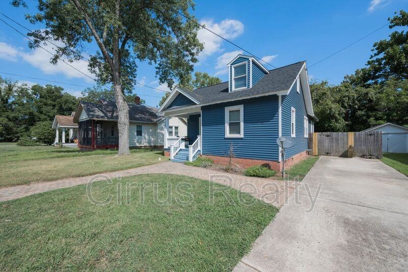 448 Chapel St - Photo 3 of 26