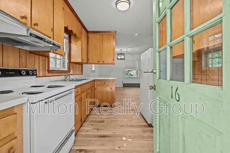 16 Parkwood Cir - Photo 2 of 33