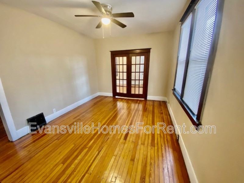 1023 Jefferson Ave - Photo 3 of 9