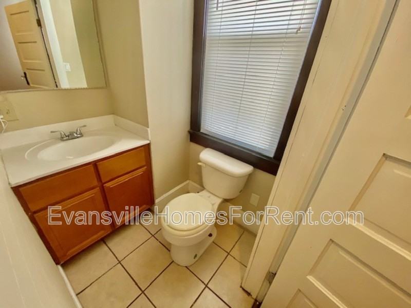 1023 Jefferson Ave - Photo 6 of 9
