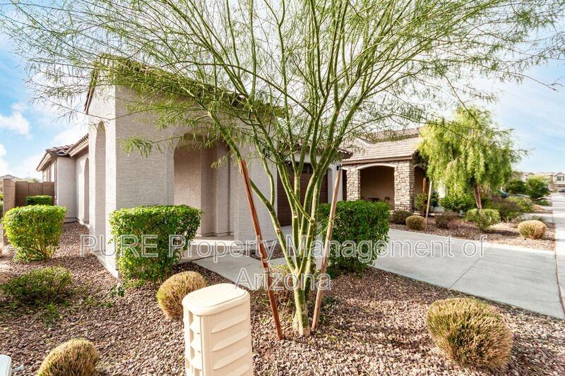 9205 W Roma Ave - Photo 4 of 32