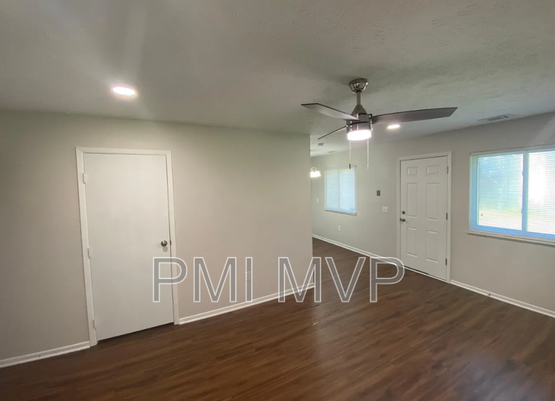 906 S Spring Rd - Photo 3 of 14