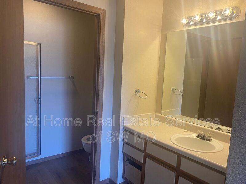 761 E Bain St - Photo 2 of 8