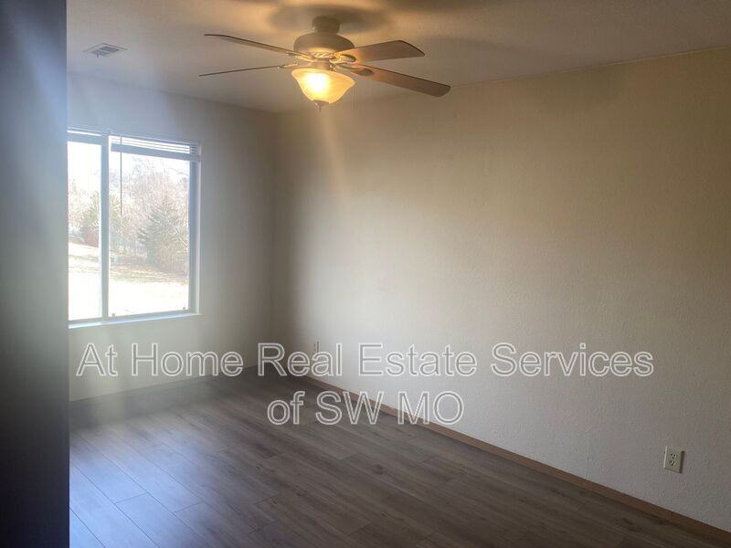 761 E Bain St - Photo 3 of 8