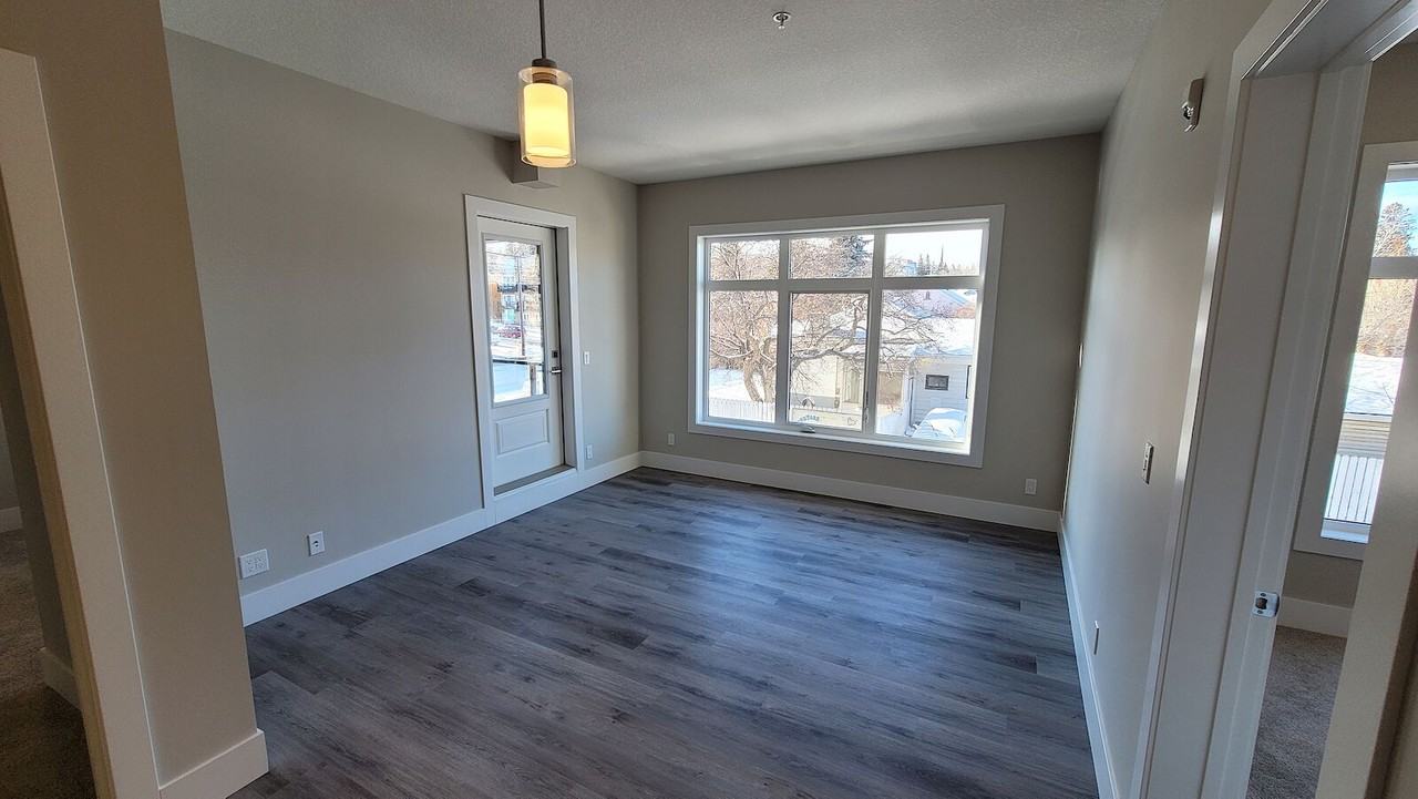 1702 17 Avenue Southwest - Photo 8