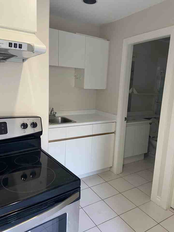 138 East 51st Avenue - Photo 4 of 4