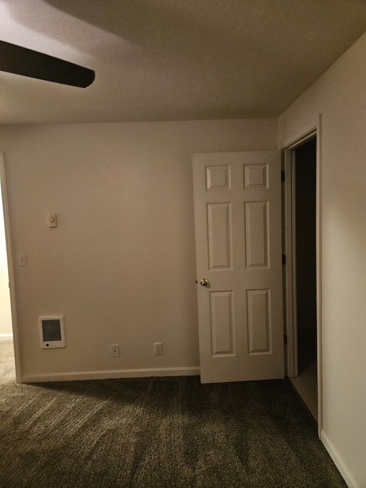 547n6th#A - Photo 2 of 3