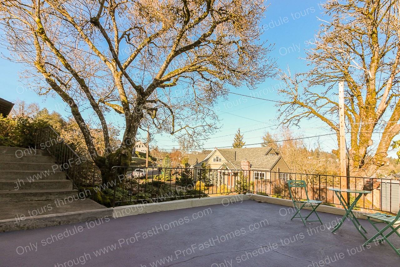 616 Sw Moss St - Photo 6 of 34