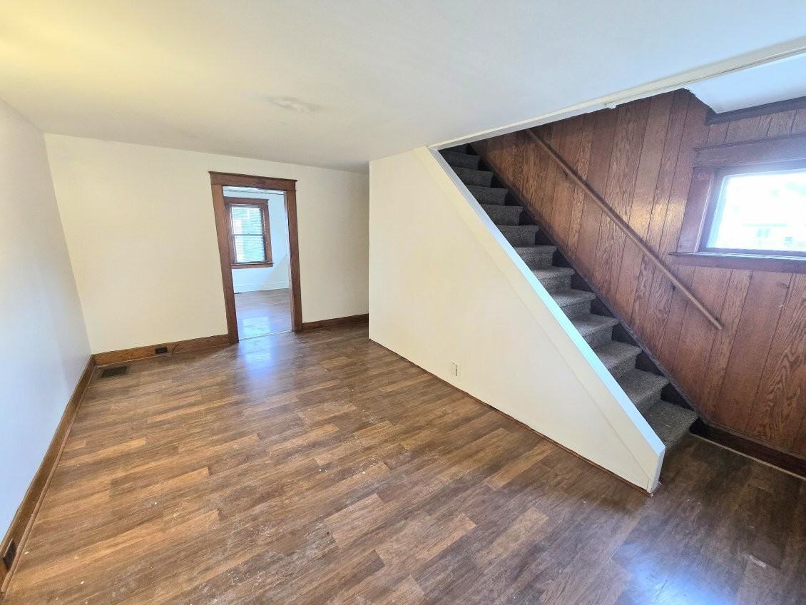 825 Johnson Street B - Photo 2 of 9