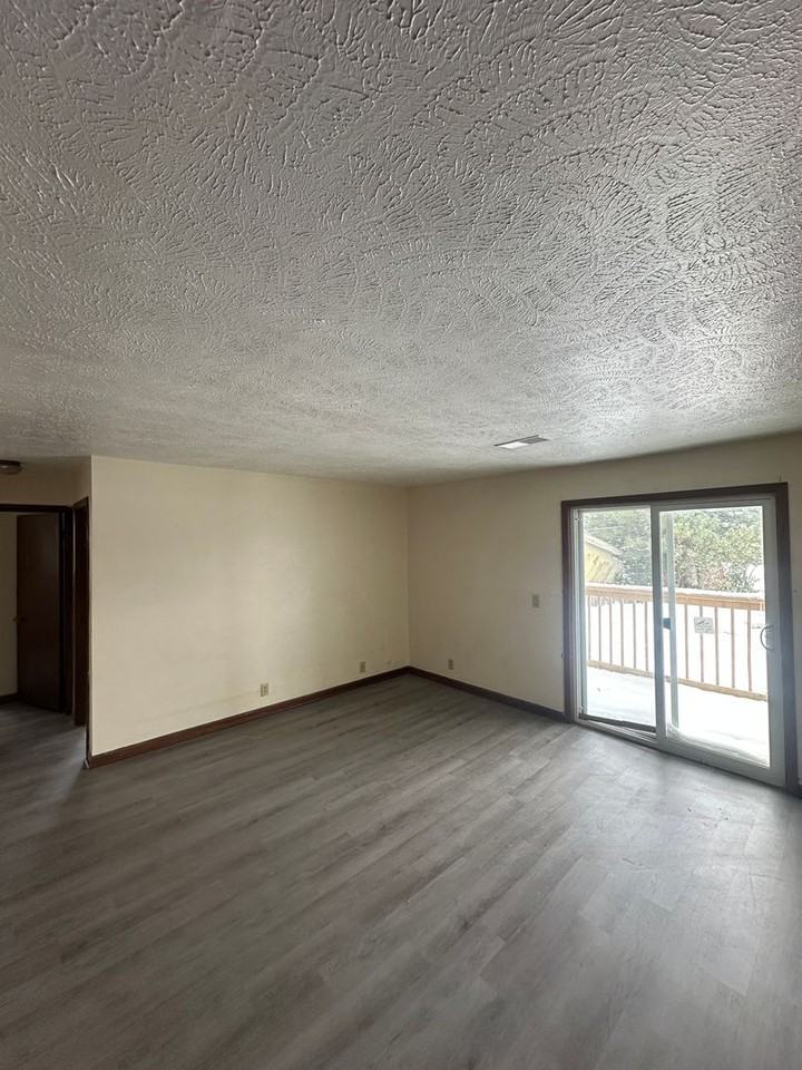 1409 E IRON - Photo 2 of 11