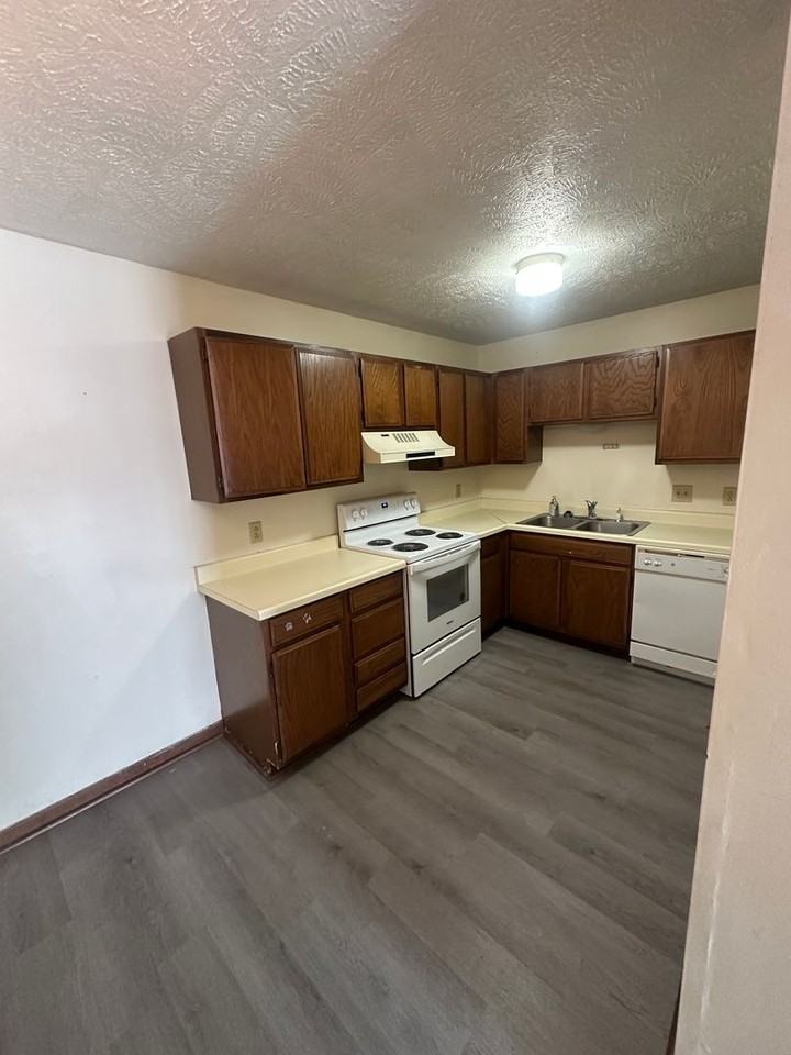 1409 E IRON - Photo 3 of 11