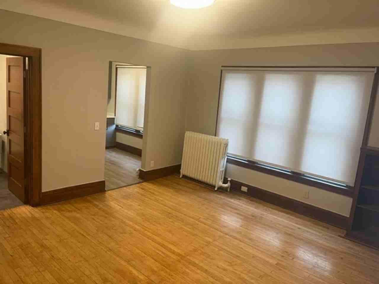 411 12th Ave SE - Photo 4 of 18