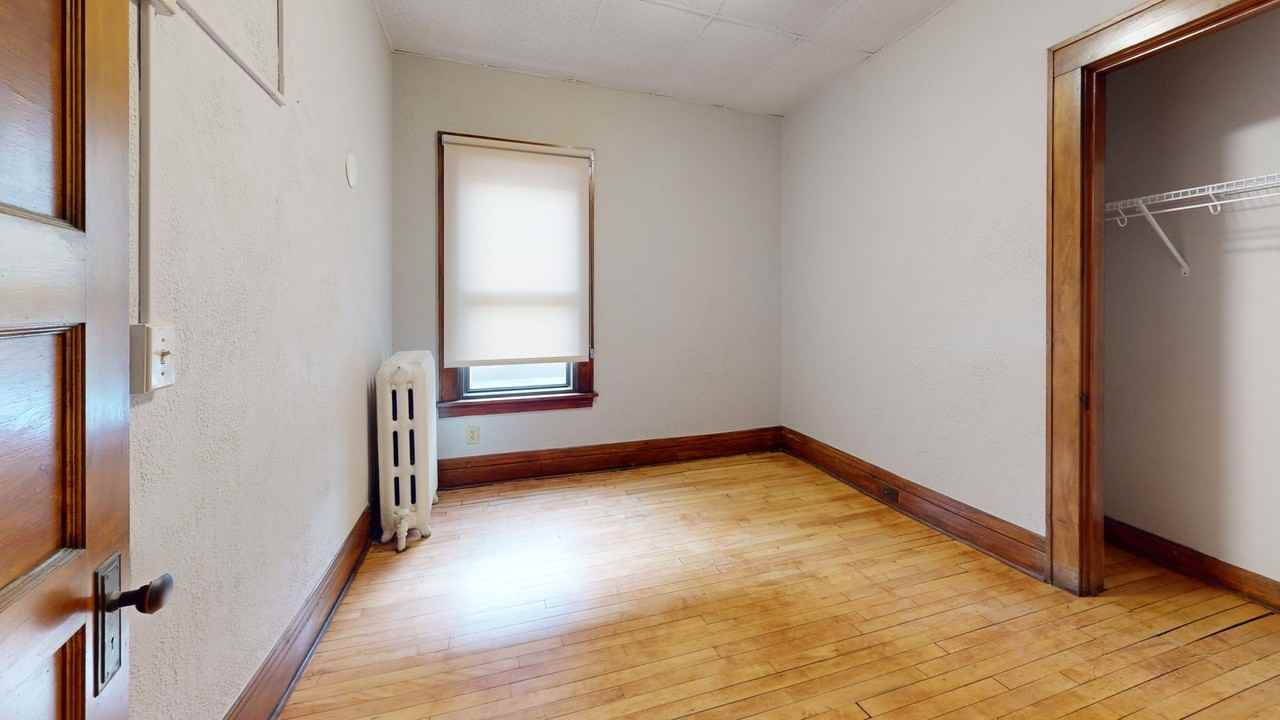 411 12th Ave SE - Photo 4 of 18