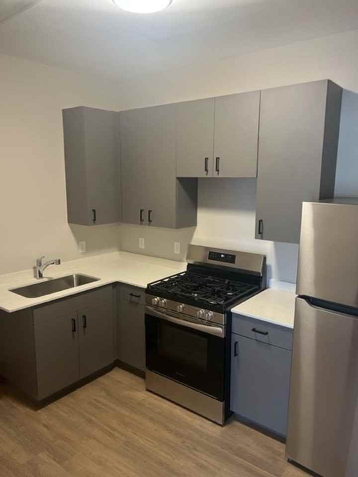 411 12th Ave SE - Photo 7 of 18