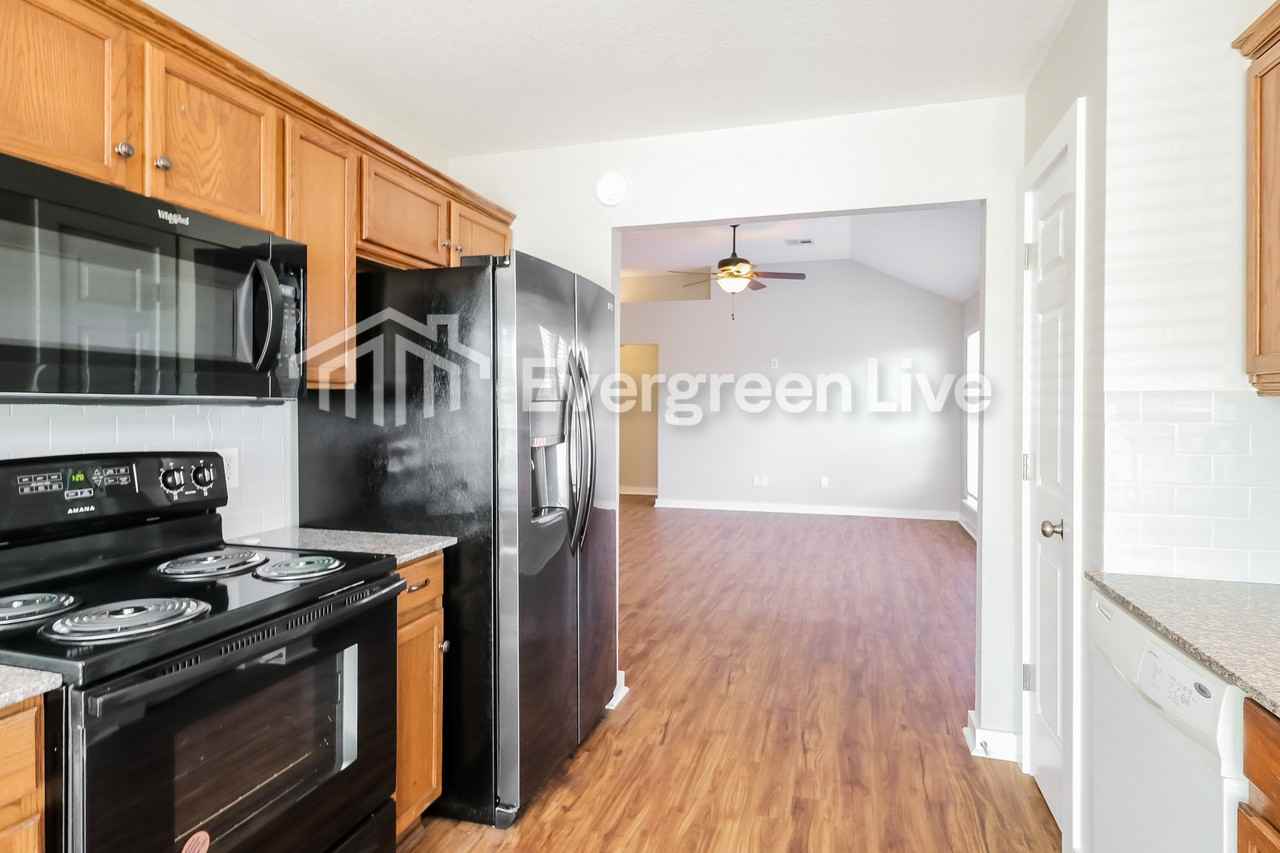 413 W Chantilly Way - Photo 6 of 15