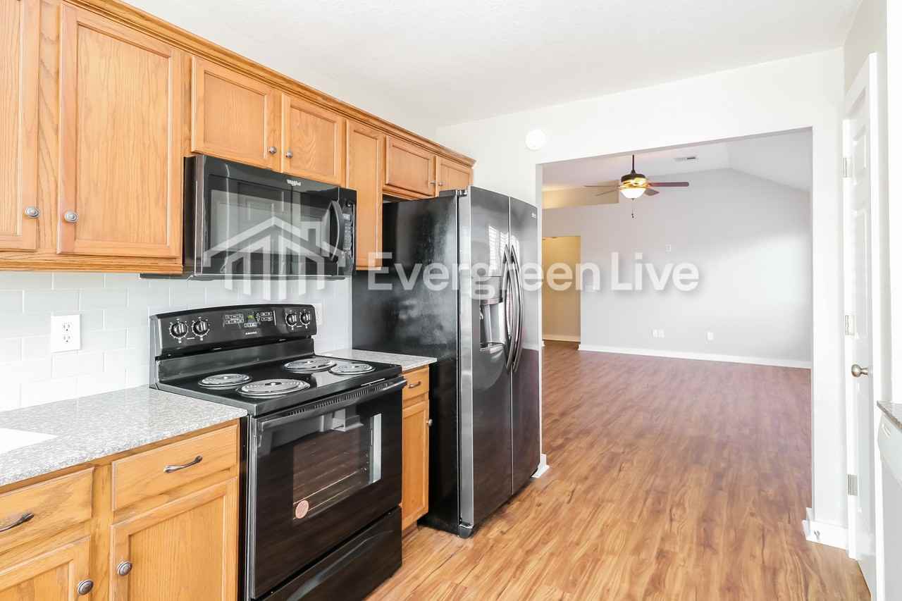 413 W Chantilly Way - Photo 7 of 15