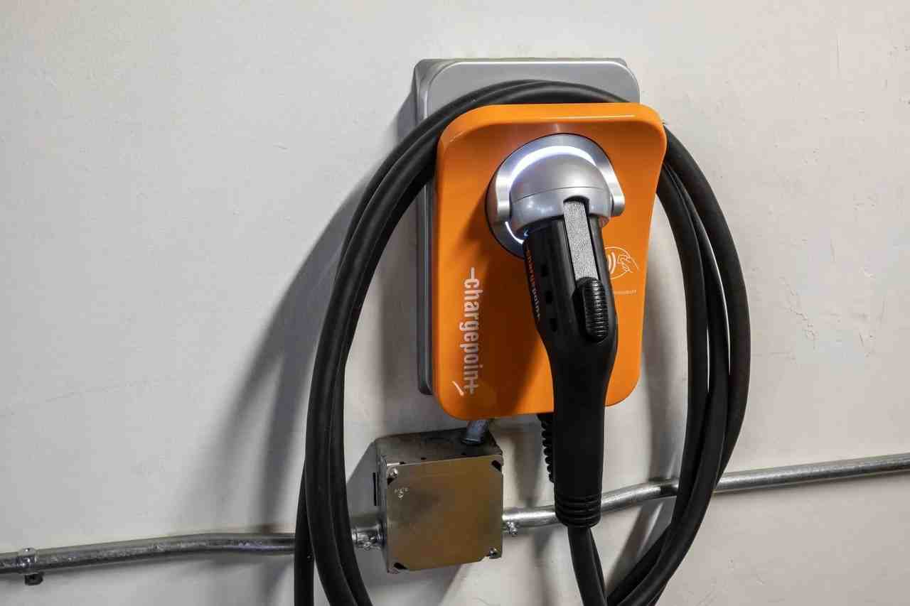 Encino Garden Apartments - Photo 3 of 18