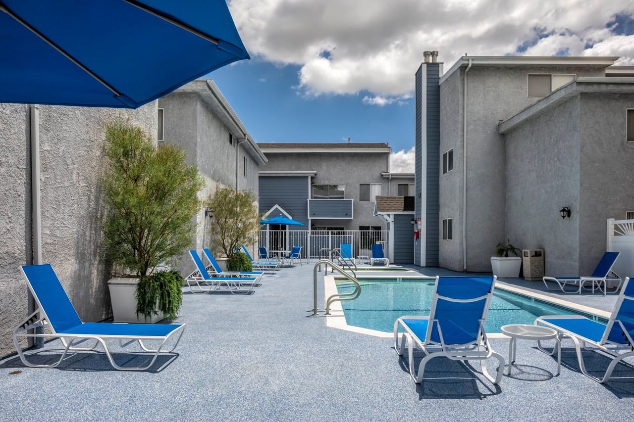 Encino Garden Apartments - Photo 6 of 18