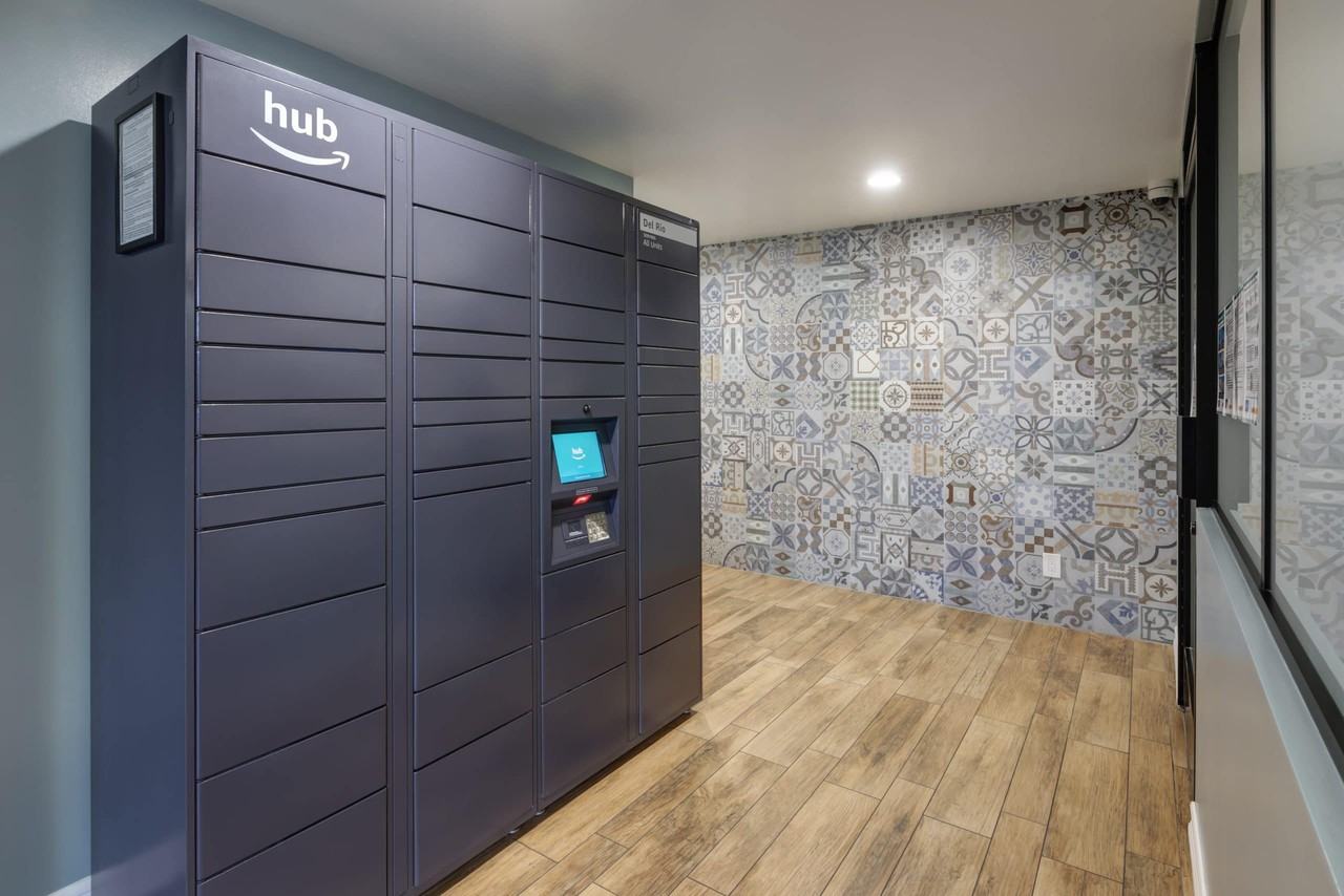 Del Rio Apartments - Photo 3 of 35