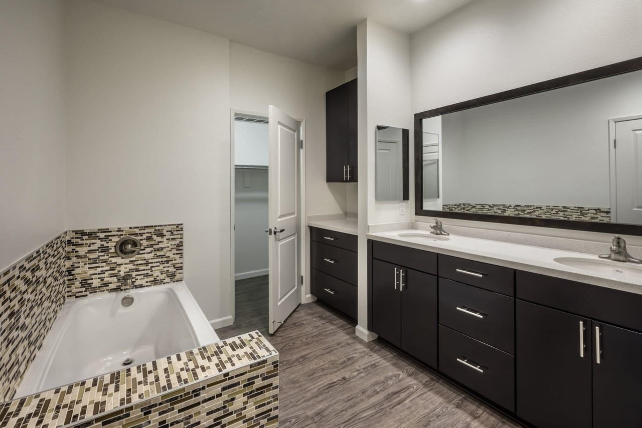 The Summit - Photo 5 of 39