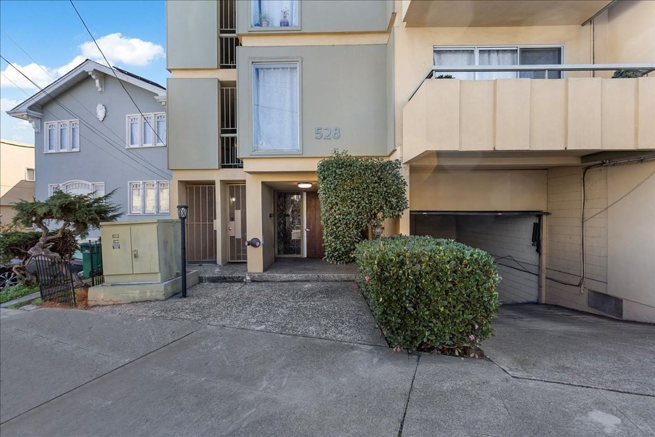 528 Merritt Ave - Photo 2 of 2