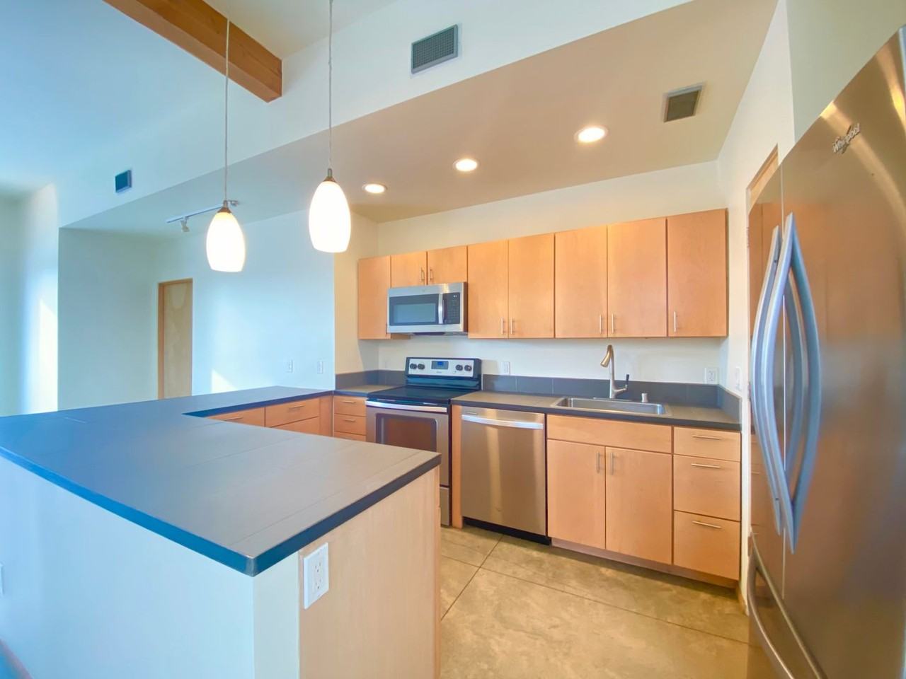 925 Dunlap St - Photo 7 of 41