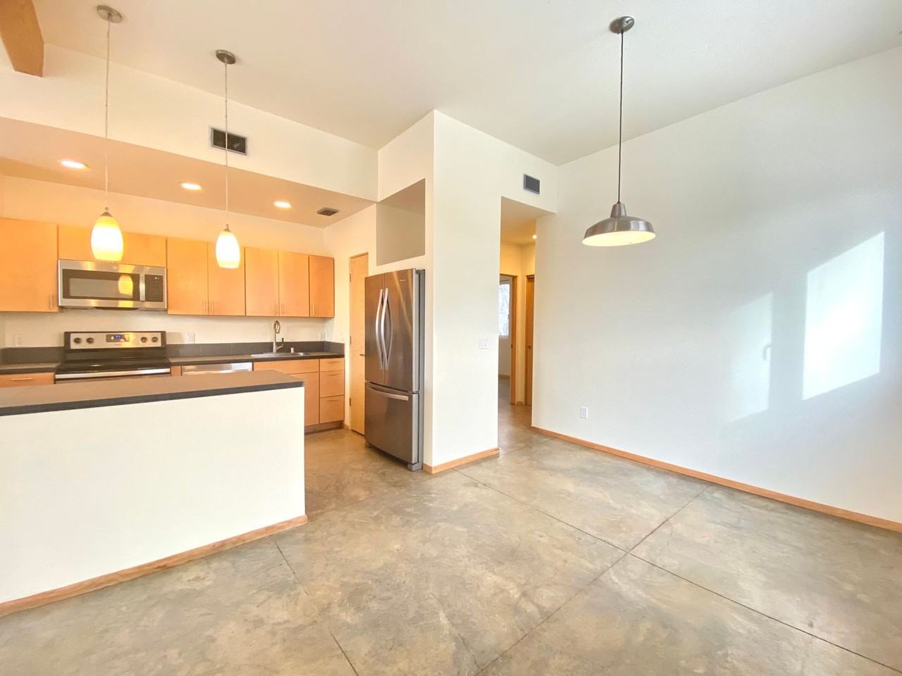 925 Dunlap St - Photo 4 of 41