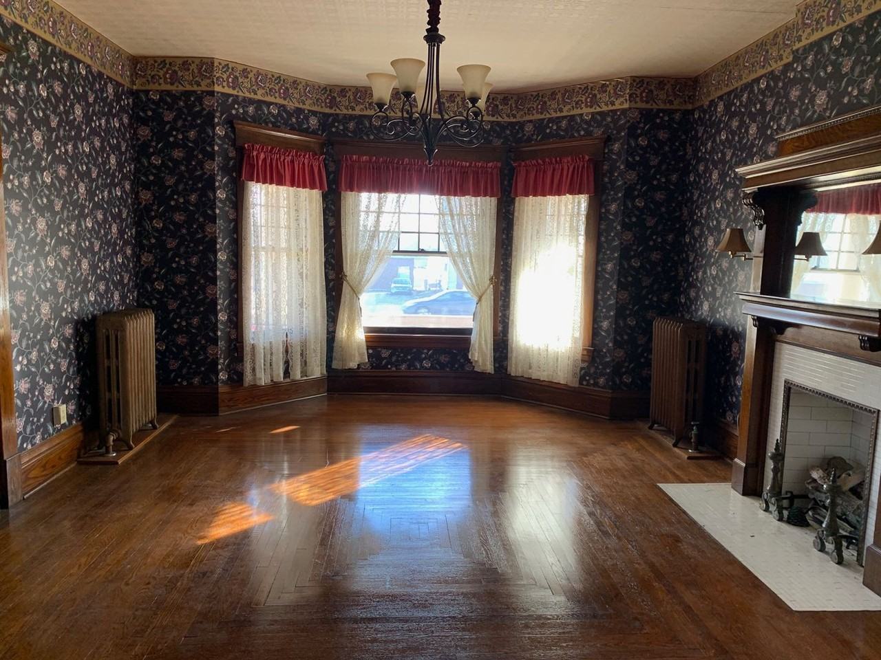 751 E Main St - Photo 3 of 15