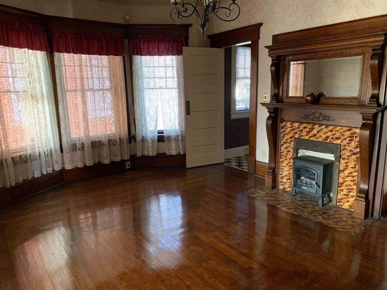 751 E Main St - Photo 7 of 15