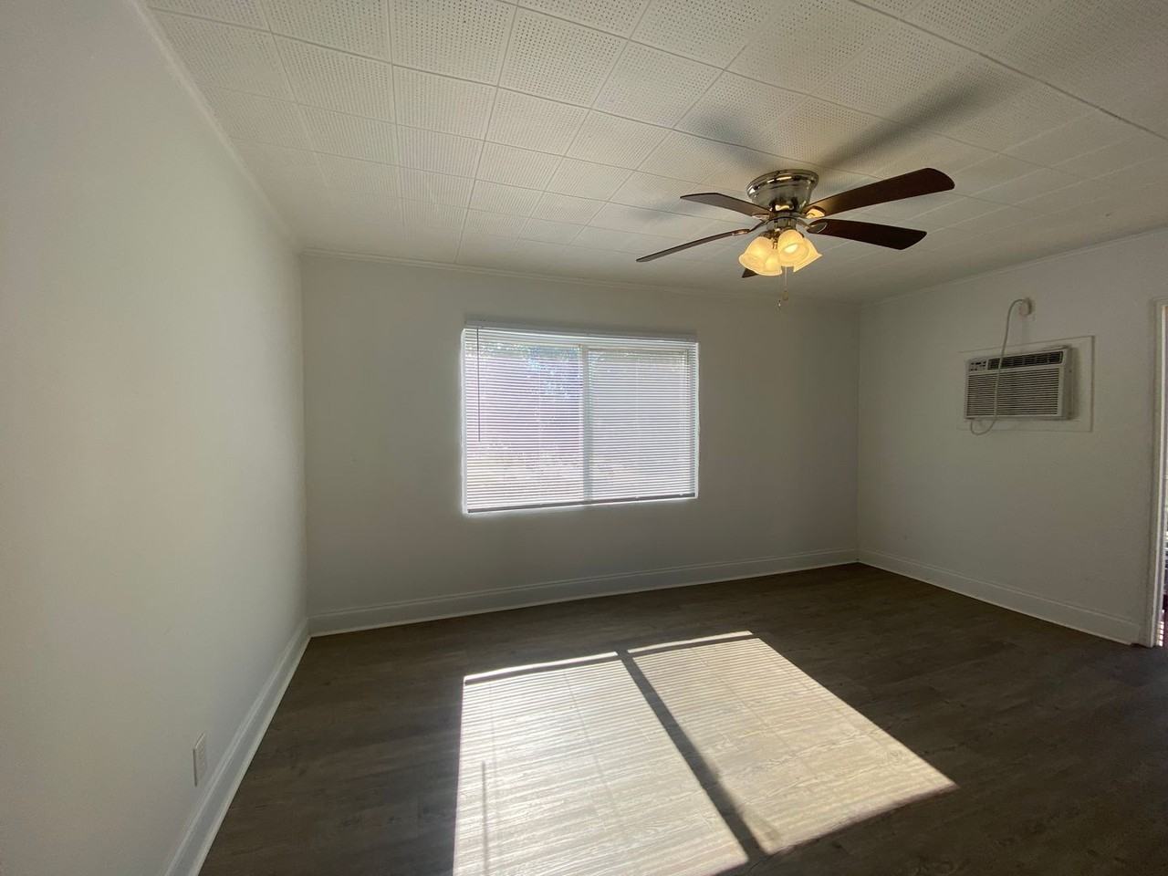 30 N Primrose Dr - Photo 3 of 11