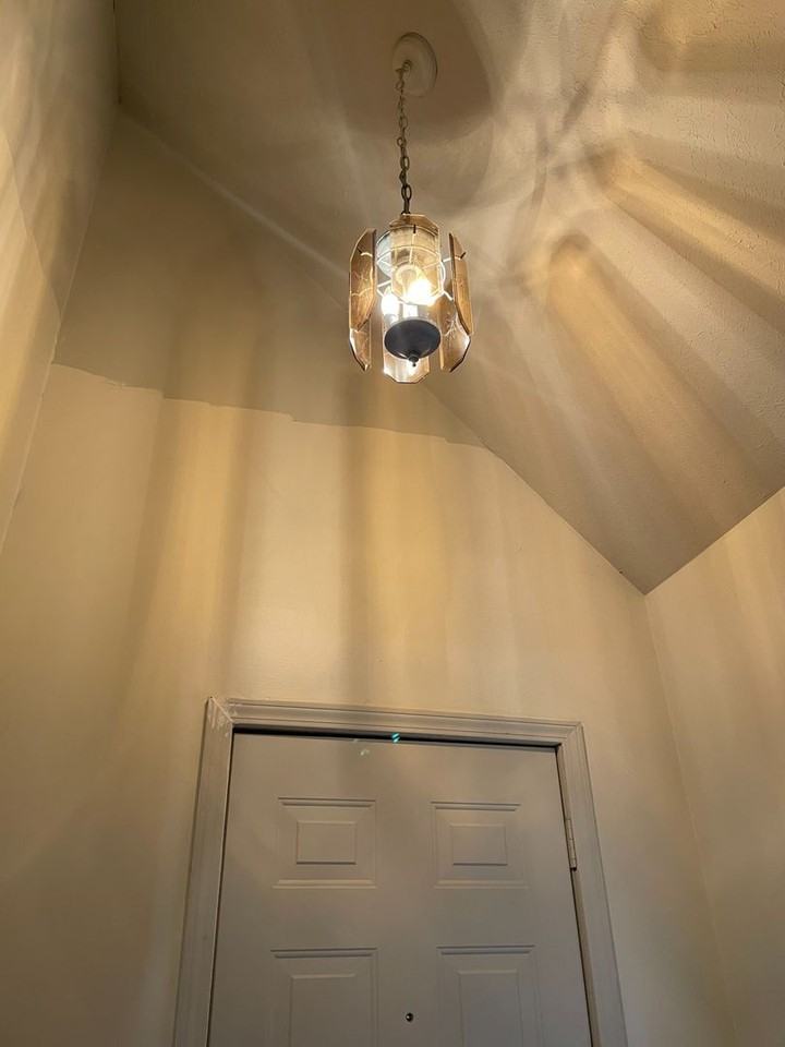 121 Allen St - Photo 5 of 33