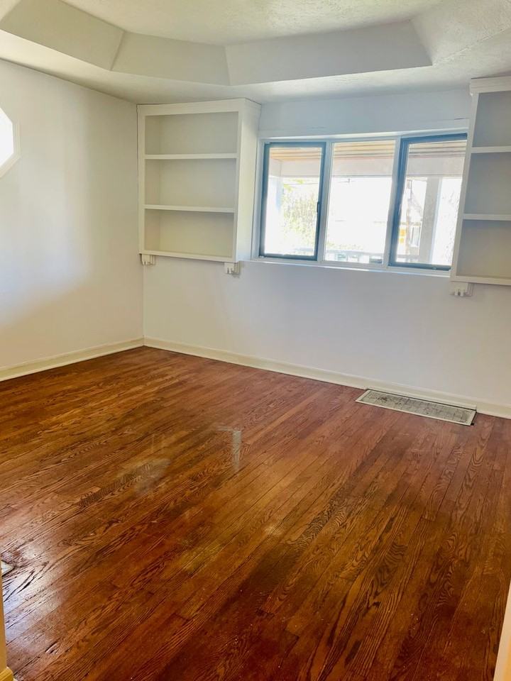 121 Allen St - Photo 7 of 33