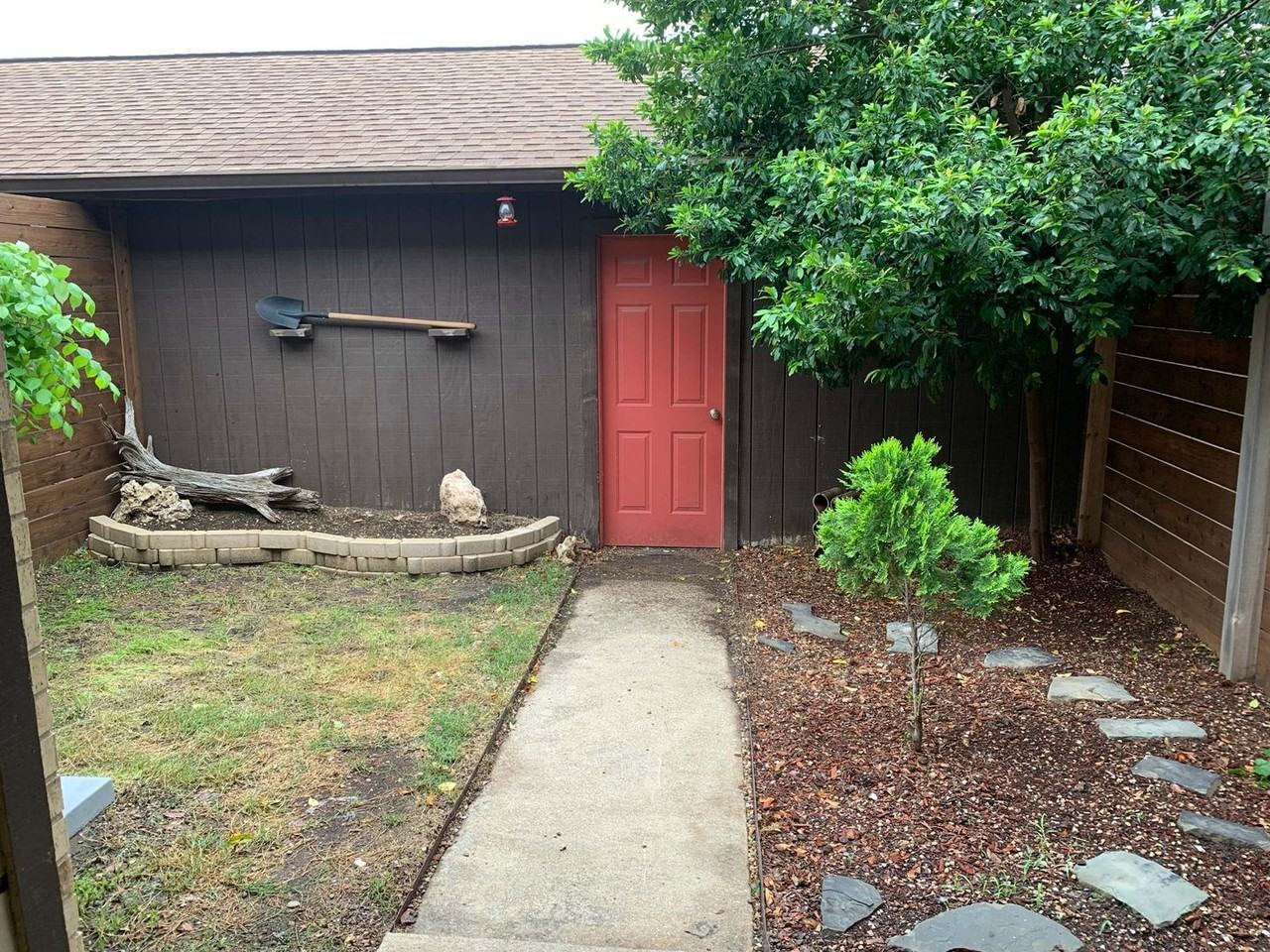 900 Kilkenny Ct Apt B - Photo 6 of 6