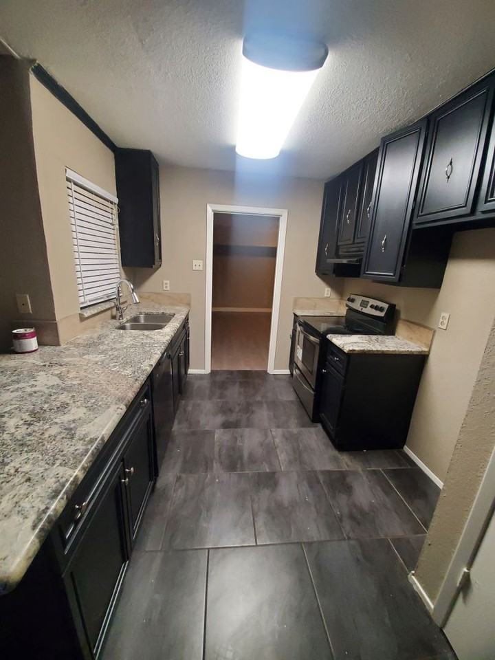 825 Hudson Dr - Photo 6 of 20