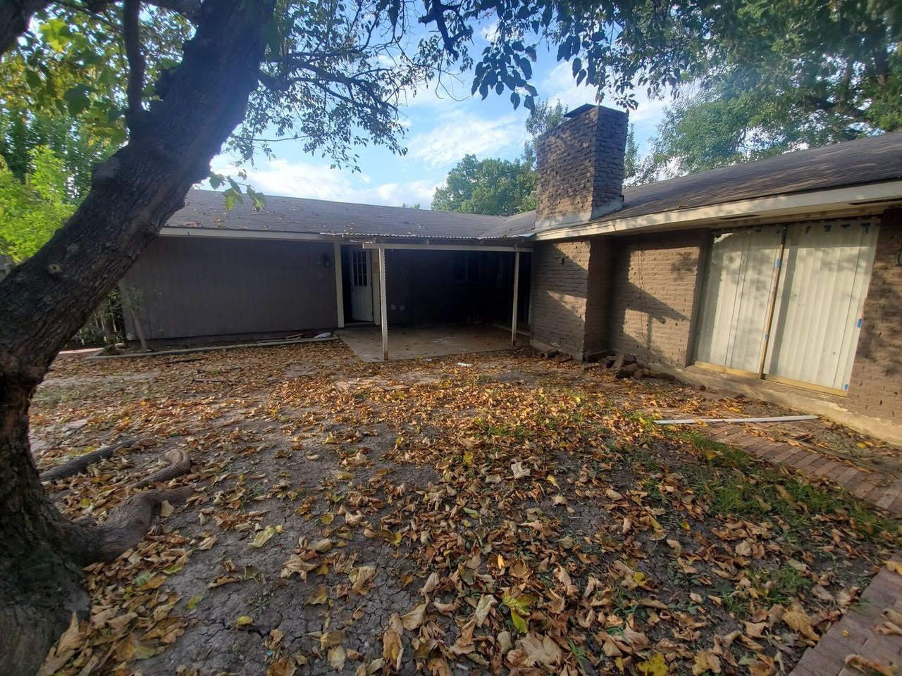 825 Hudson Dr - Photo 2 of 20