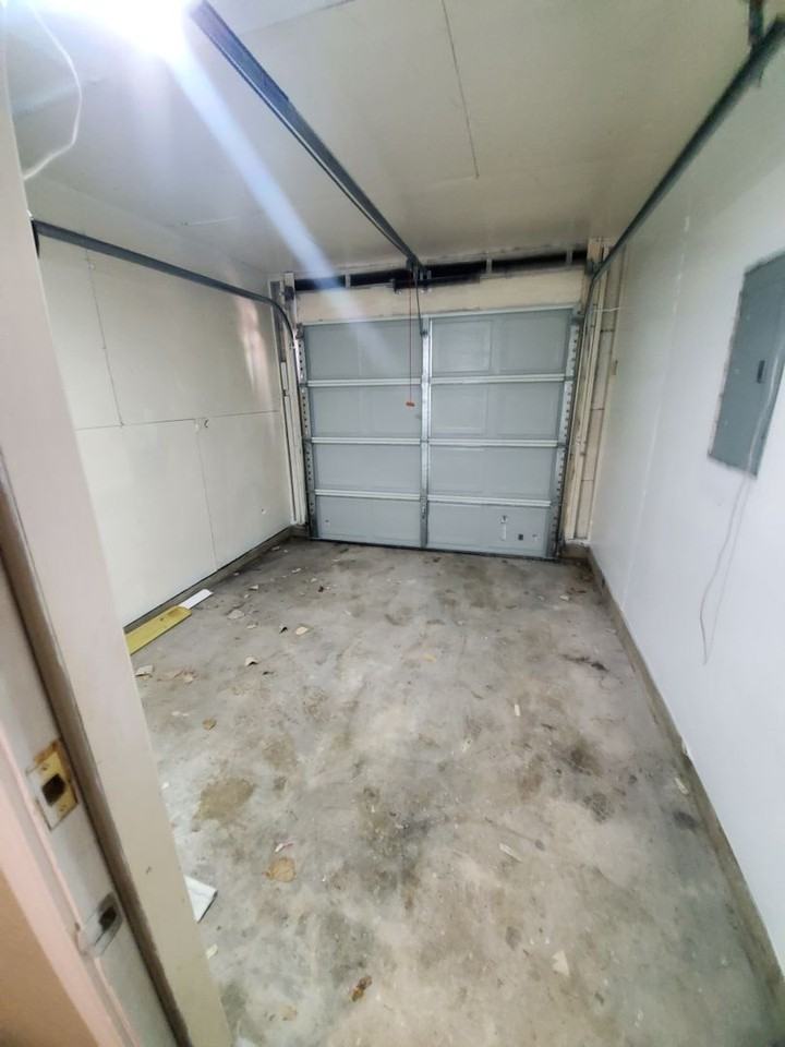 3025 Lambert Dr - Photo 3 of 17
