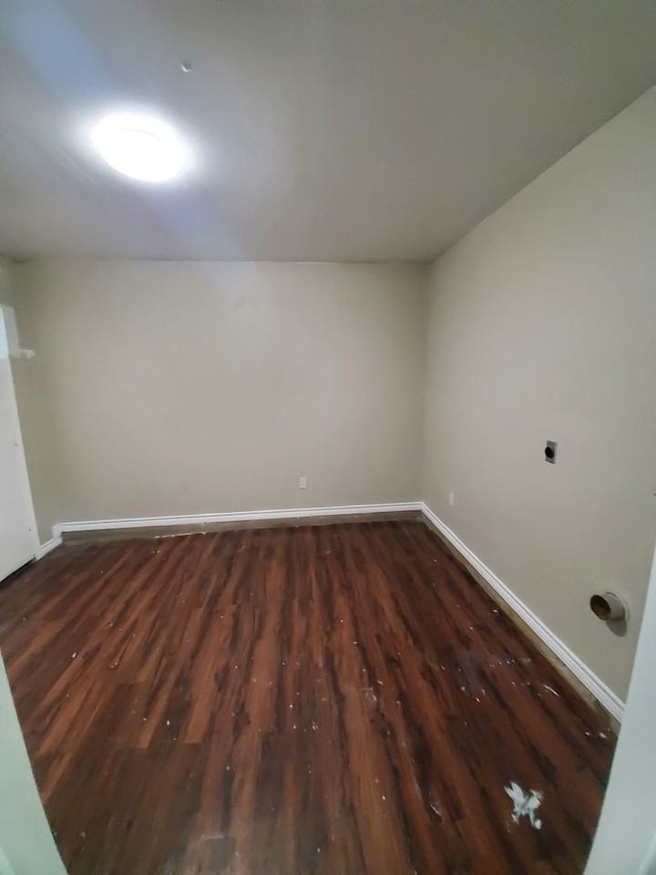 3025 Lambert Dr - Photo 5 of 17