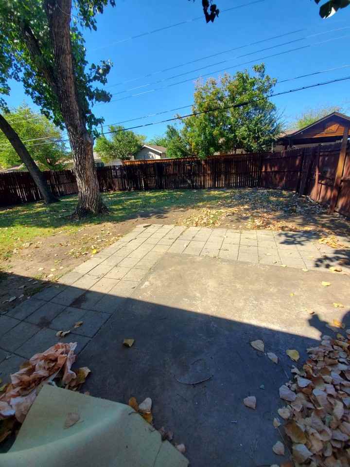 3025 Lambert Dr - Photo 2 of 17