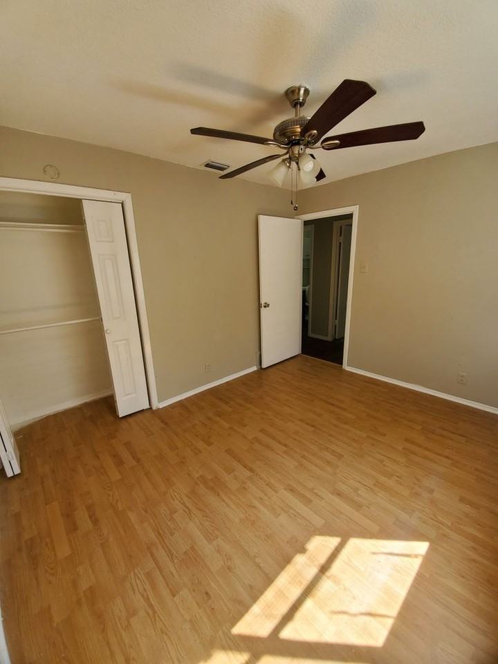 3025 Lambert Dr - Photo 4 of 17
