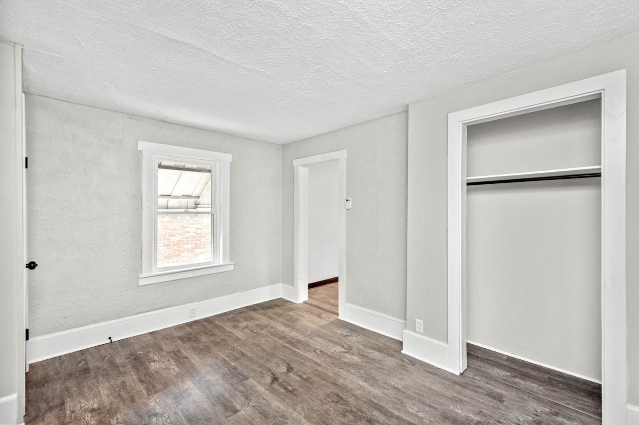 240 Cedar St - Photo 3 of 21