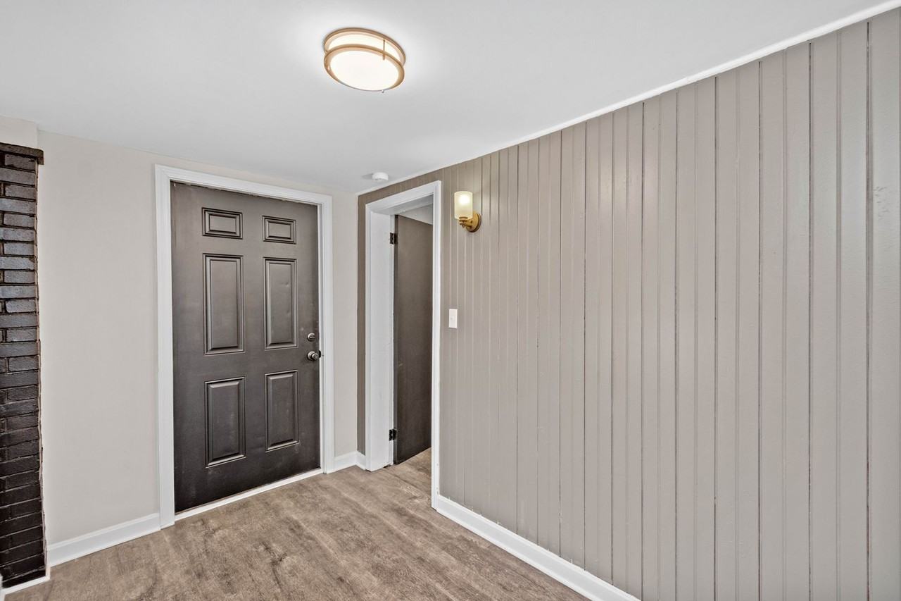 240 Cedar St - Photo 5 of 21