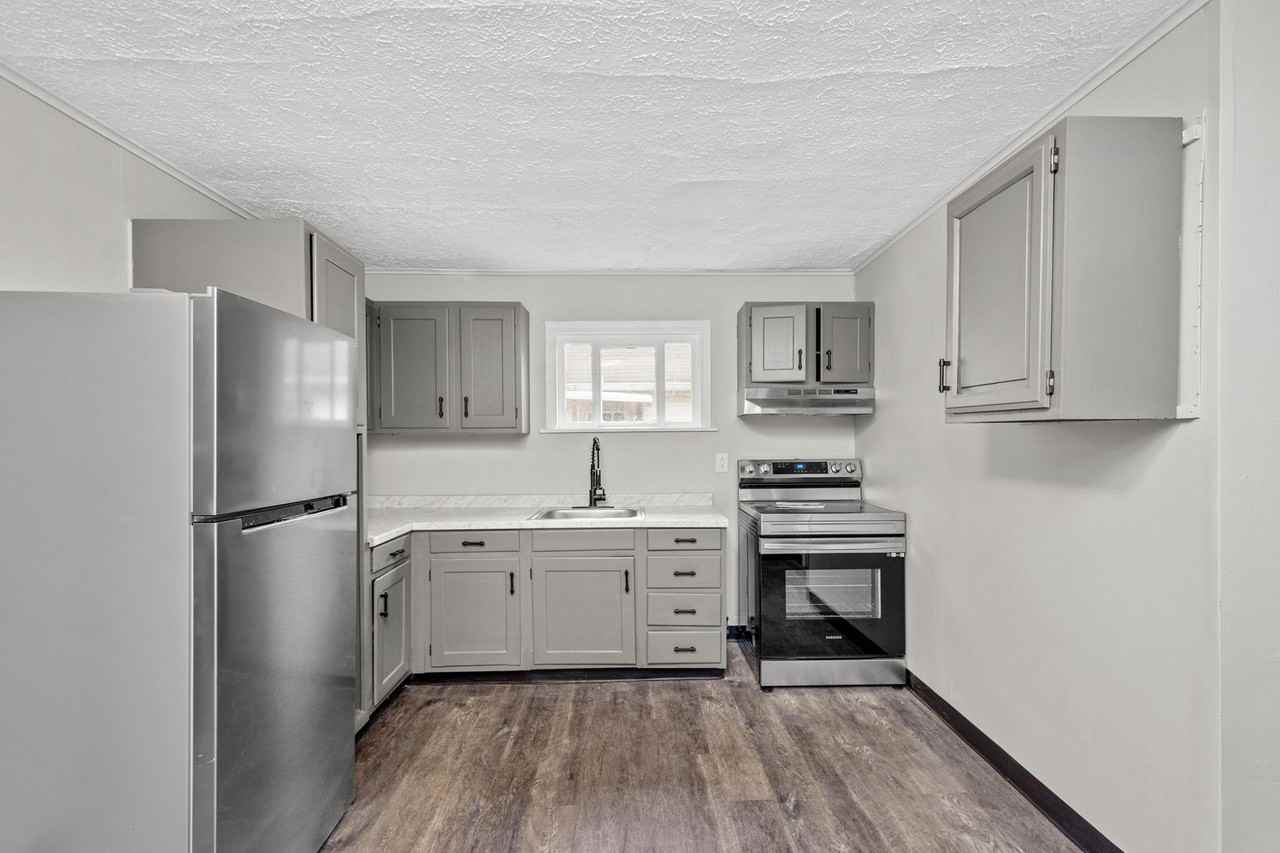 240 Cedar St - Photo 6 of 21