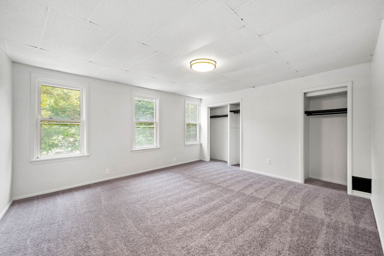 1304 Firth St - Photo 5 of 20