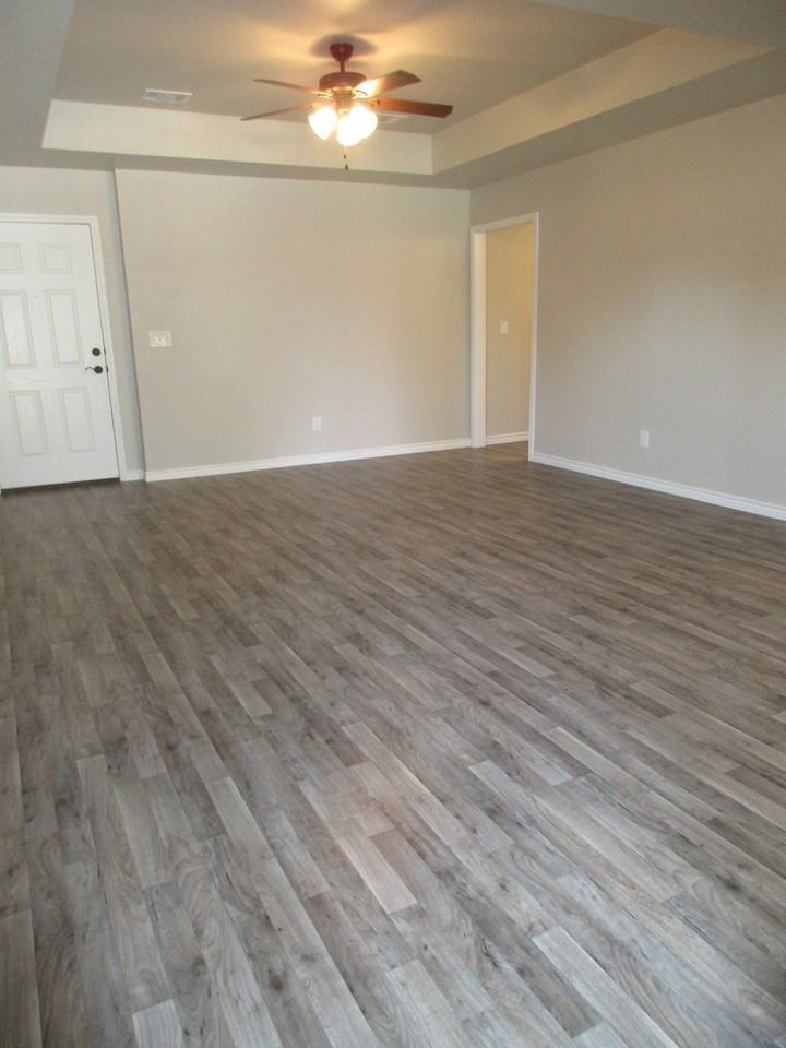 1203 E Avenue G - Photo 2 of 14