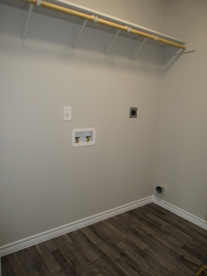 1203 E Avenue G - Photo 3 of 14