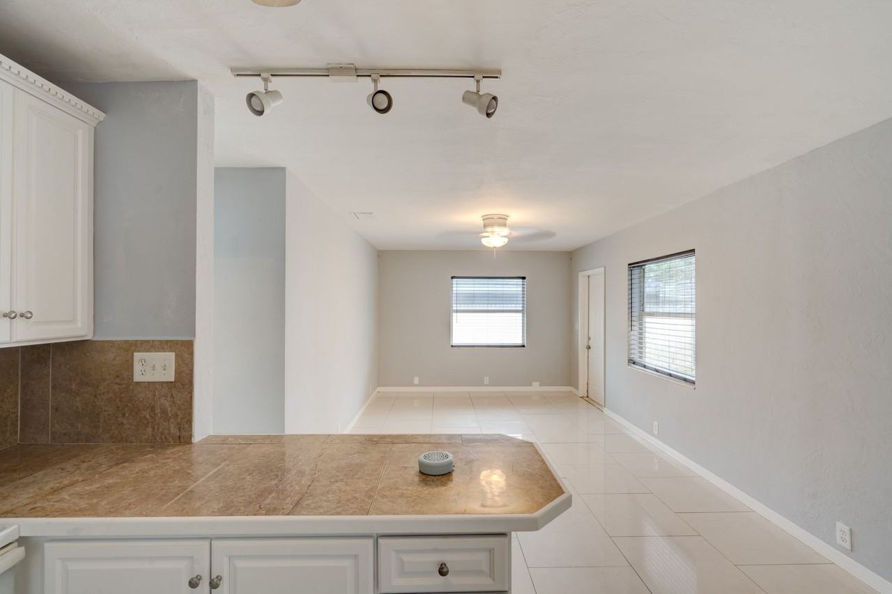 311 De Carie St - Photo 7 of 50