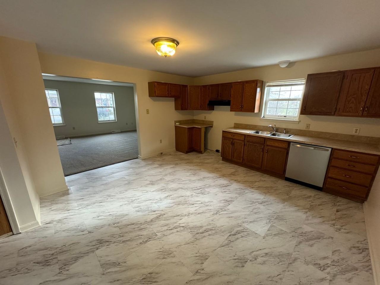 211 Ark Dr - Photo 2 of 12