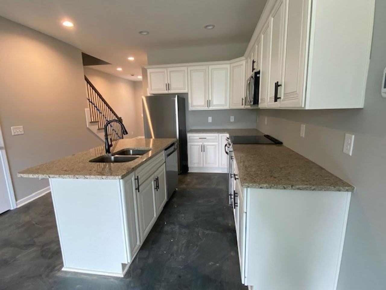 225 Newtown Rd - Photo 3 of 15