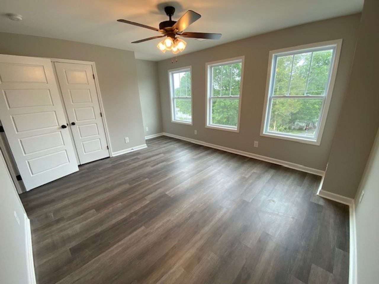 225 Newtown Rd - Photo 4 of 15